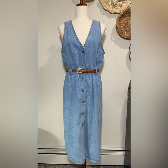 Hunt Club Dresses & Skirts - Vintage Chambray Button-Front Midi Dress with Belt